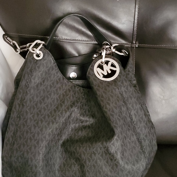 Michael Kors Hobo bag w/ matching wallet - Picture 3 of 7